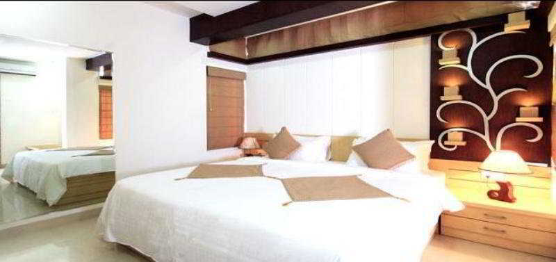 העיר בנגלור The Nines Business Hotel מראה חיצוני תמונה